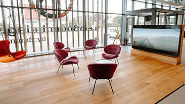 Lounge mit Kaffeeautomaten